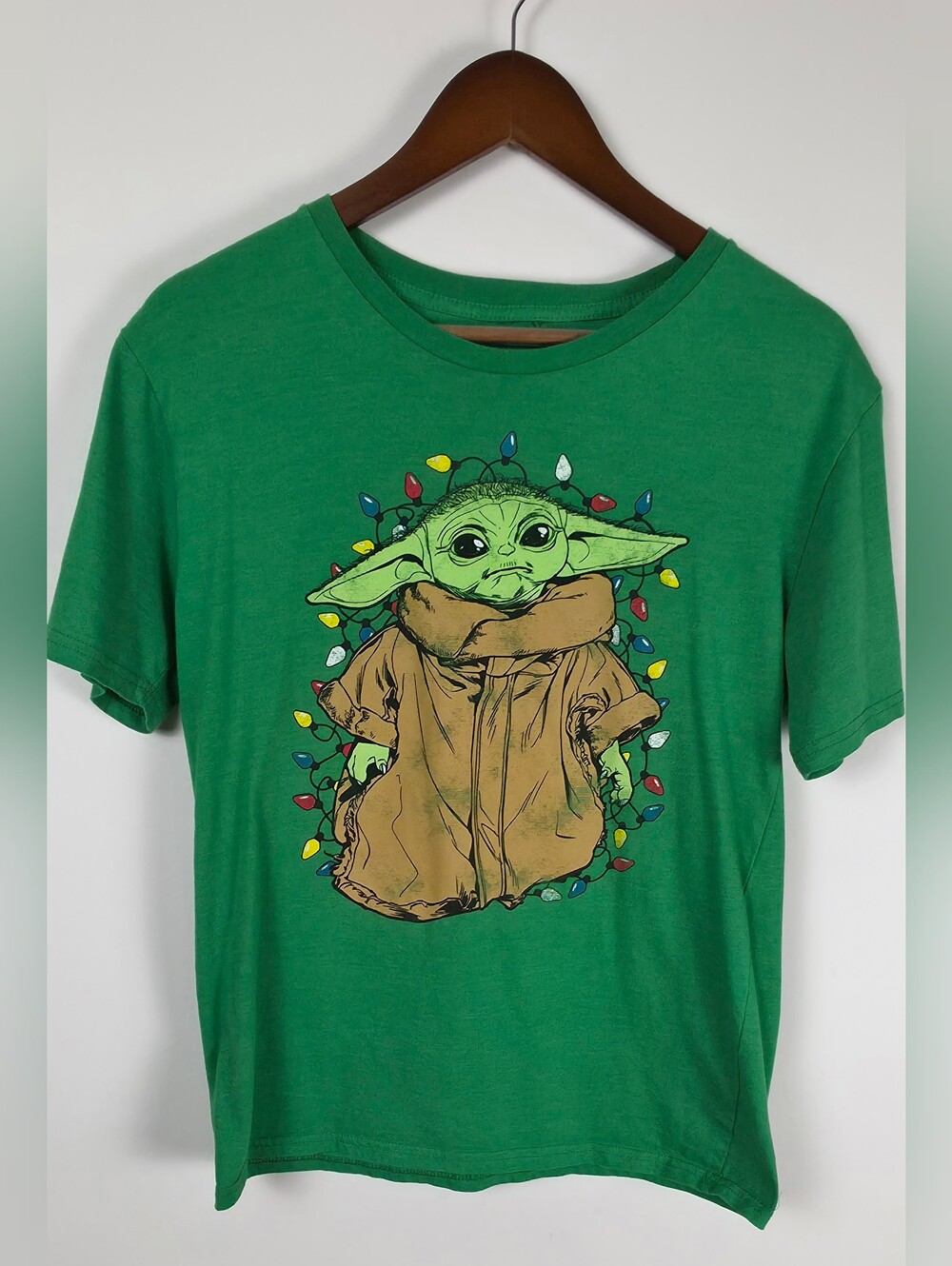Star Wars Mandalorian Grogu Christmas Lights Green Graphic T-Shirt S/M